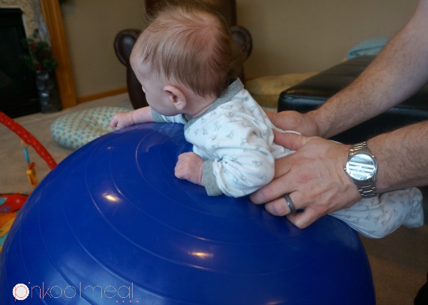 Tummy Time Tip that is a must know! Perfect for your baby girl or baby boy! I love the idea of using a fitness ball for tummy time. - Pink Oatmeal