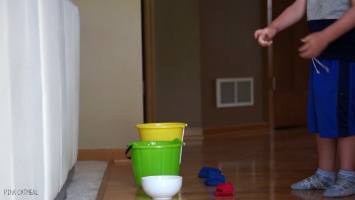 Bean bag balance game. Awesome for gross motor activities. Great for gross motor stations, physical education, the classroom, therapy, and home! A great way to work on single leg balance! 