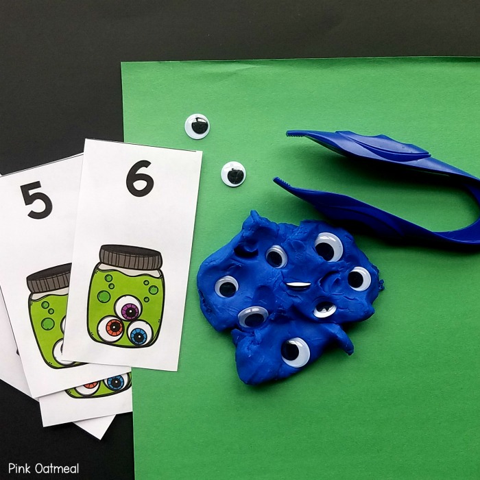 Monster eyes Halloween fine motor activity. Great for fine motor skills with a Halloween theme. 