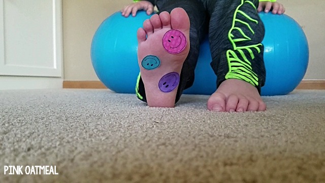 School Based Physical Therapy Ideas Core Strength - Stability ball activities that use stickers. What a fun way to combine gross motor and fine motor. Perfect for occupational therapy or physical therapy!